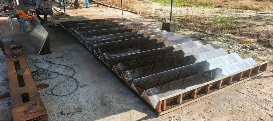 Coffrages d'escalier assemblés en atelier